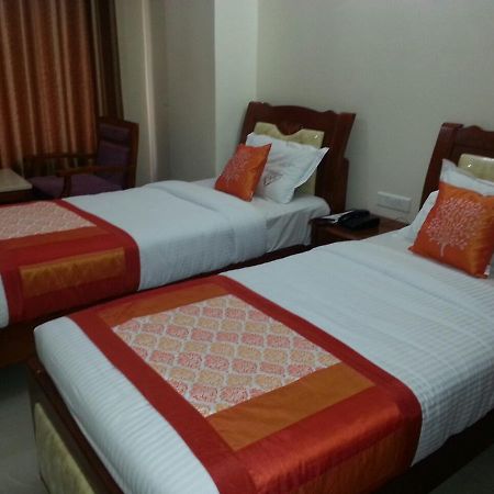 Hotel Shrivalli Residency Csennai Kültér fotó